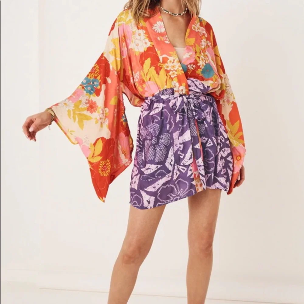 Tyler Short Robe - Picture 3 of 8